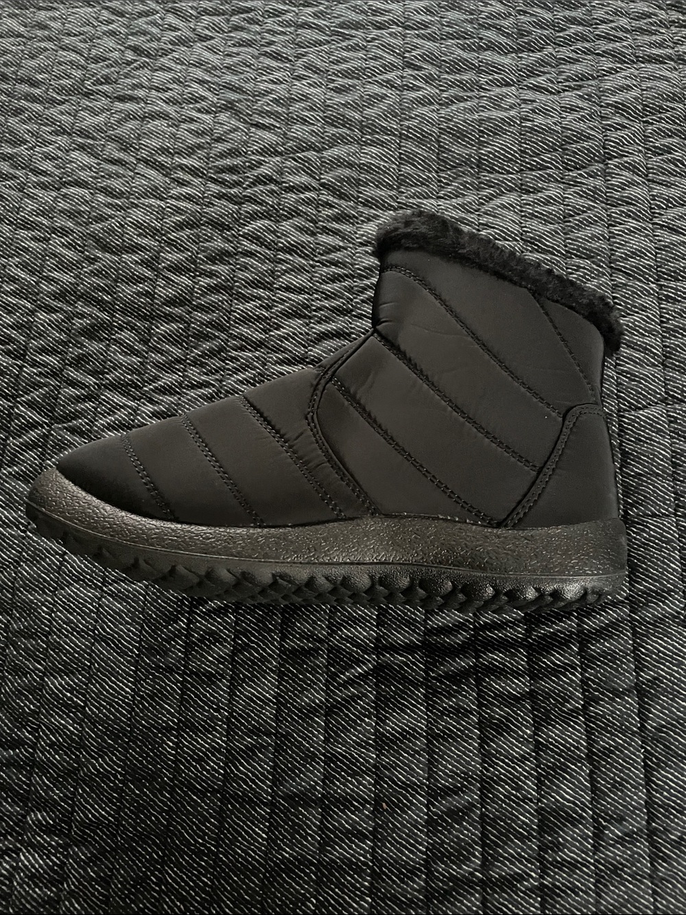 BJ Women's Black QuiltedRain/Winter Ankle Boots with Zipper - Picture 3 of 9